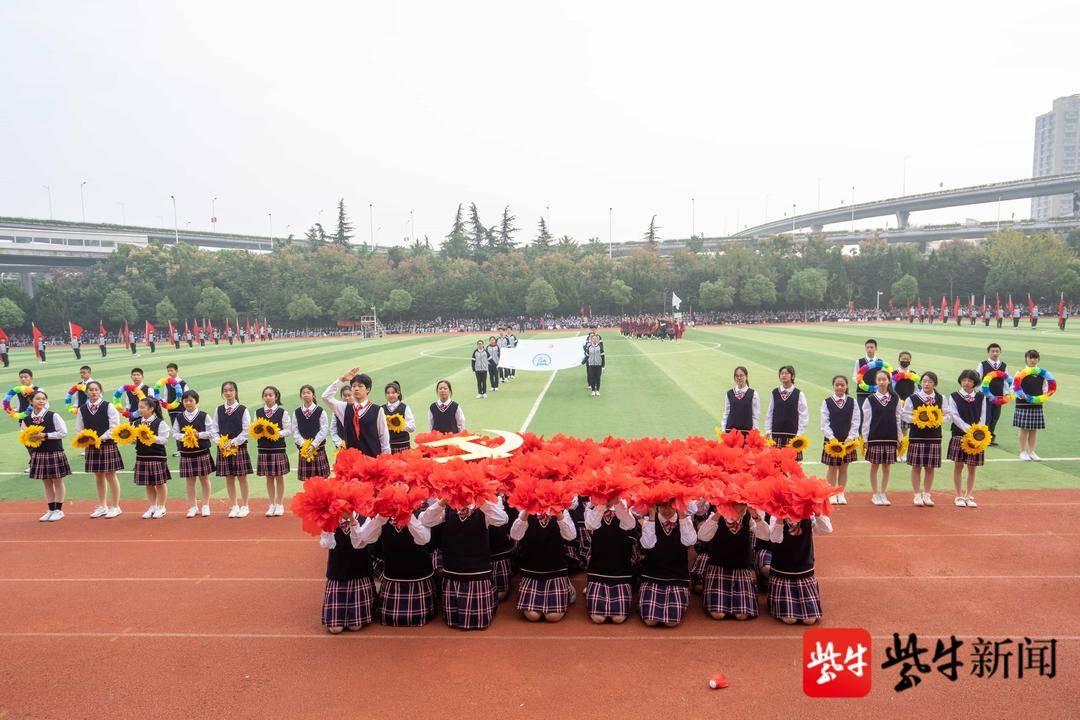 南京一中实验学校运动会开幕式,化身“小宇航员”(图3)