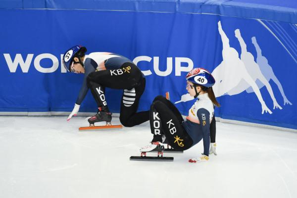 女子1500米短道速滑世界杯(走进冬奥｜短道速滑世界杯北京站女子1500米决赛举行)