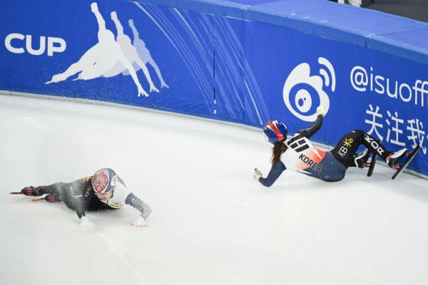 女子1500米短道速滑世界杯(走进冬奥｜短道速滑世界杯北京站女子1500米决赛举行)