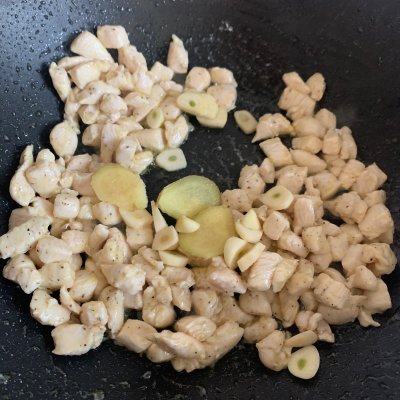 宮保雞丁的做法,宮保雞丁的做法家常菜簡單的做法