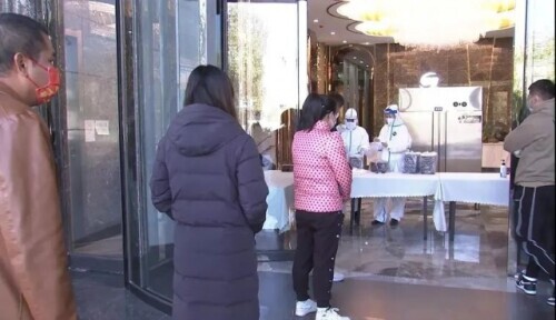 内蒙古额济纳旗如何安置滞留的近万名游客？