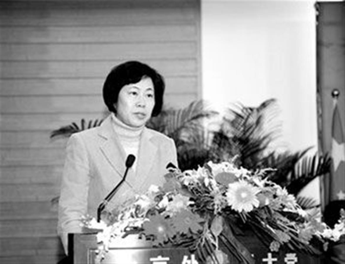 華春瑩升任外交部部長助理，盤點中國外交部英姿颯爽的“五朵金花”