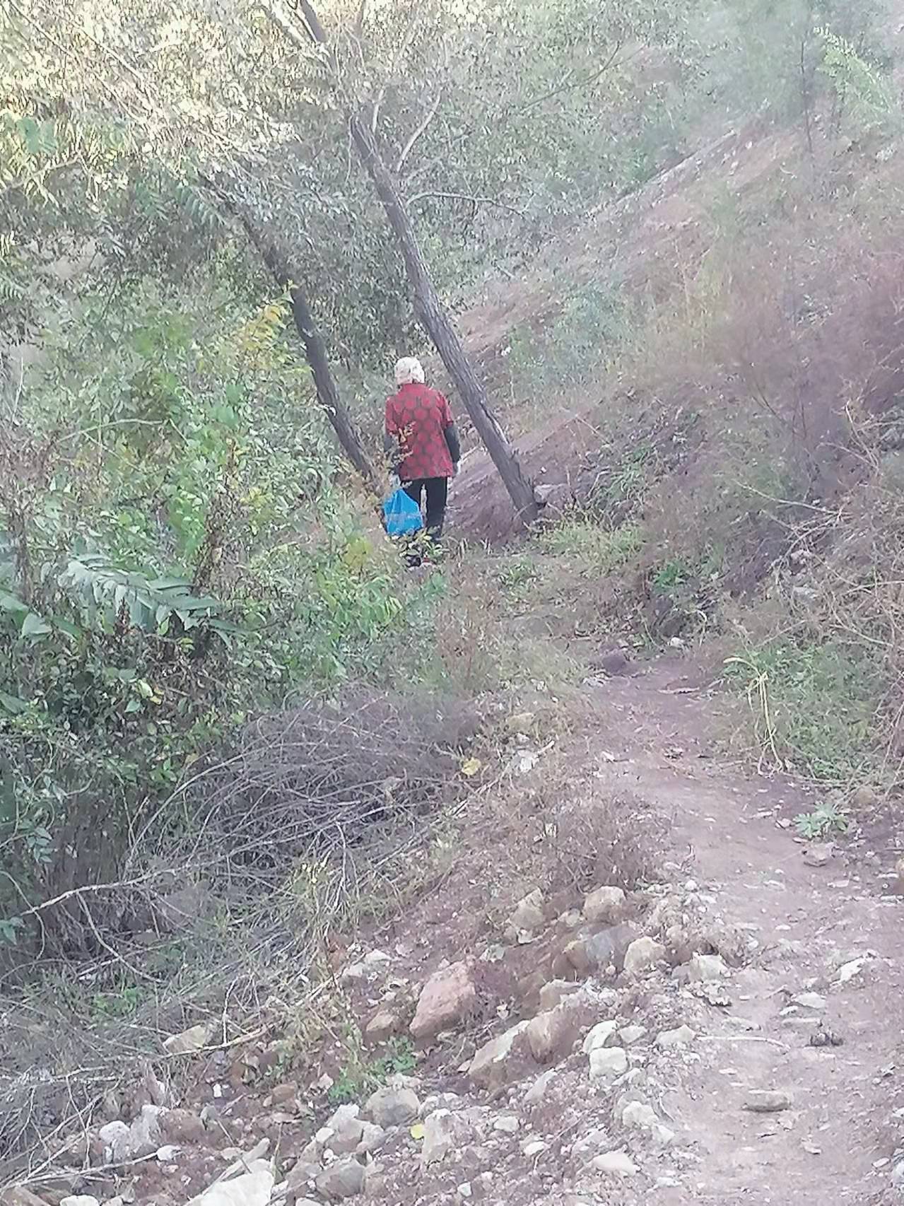 爆裂无声：半生矿工遇暴雨