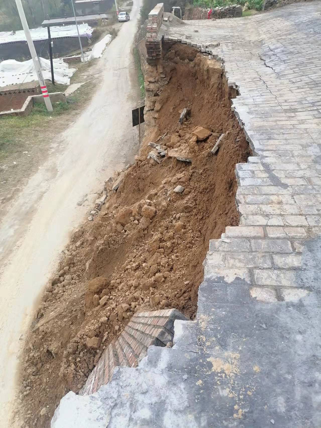 爆裂无声：半生矿工遇暴雨