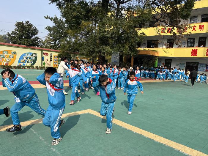 龙亭区西门大街小学开展校园应急模拟演练(图3)