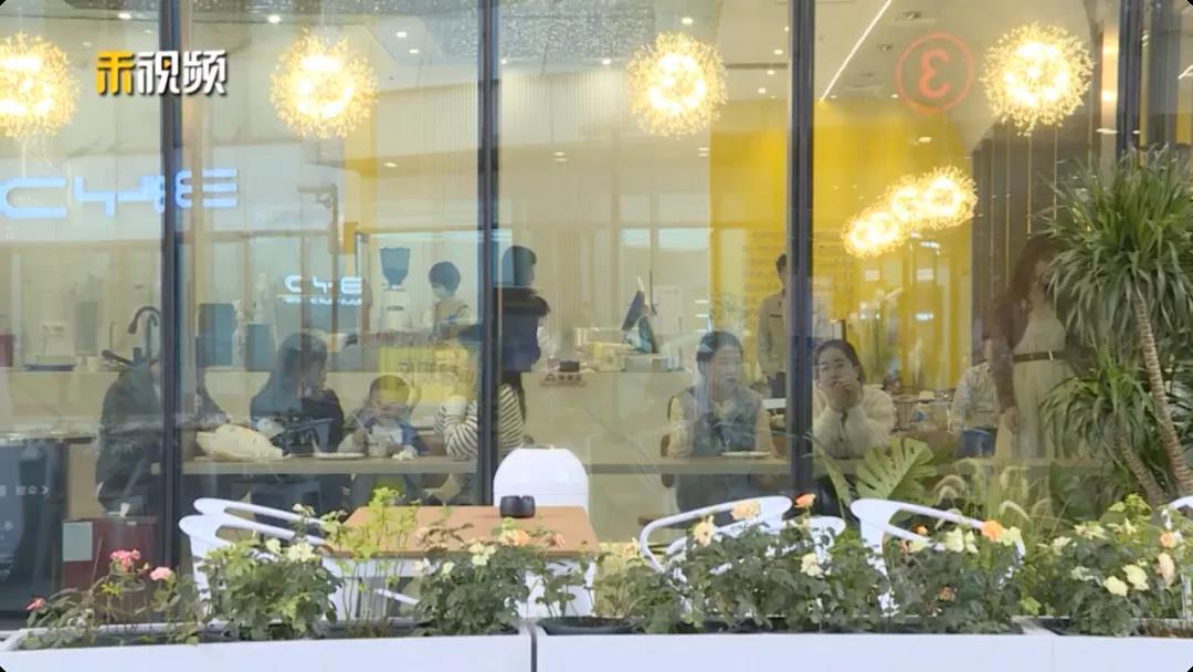 本地小伙自主创业，预计每年卖出一万块蛋糕