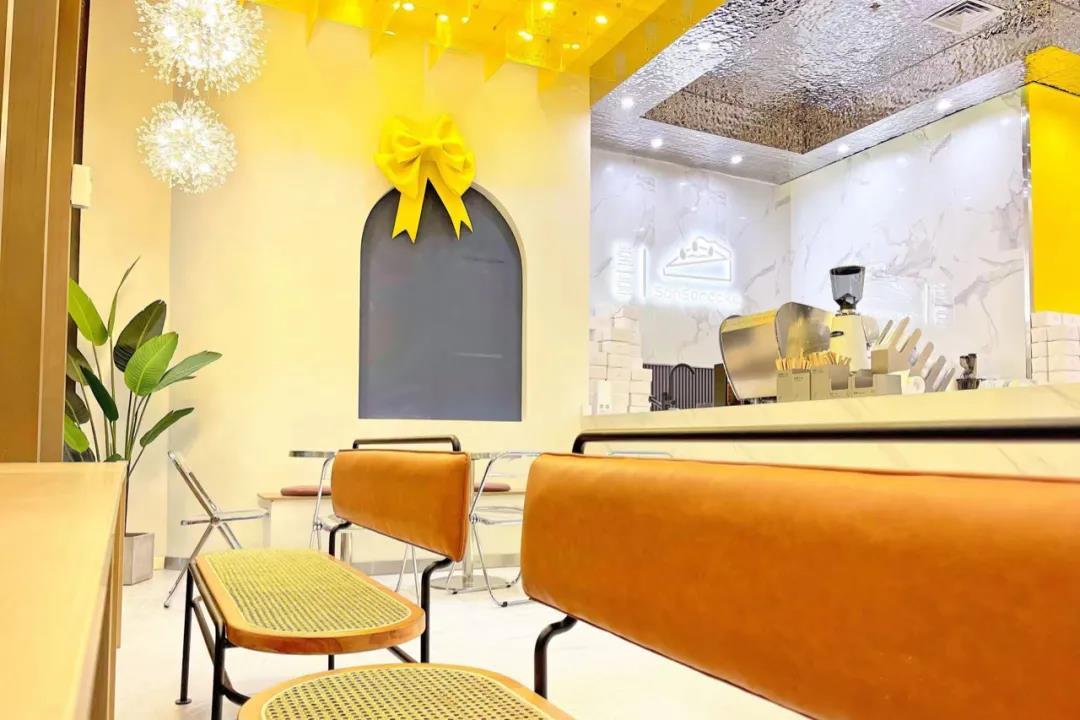 本地小伙自主创业，预计每年卖出一万块蛋糕