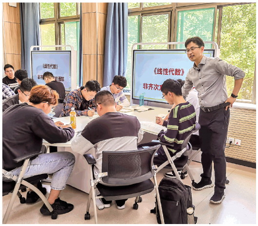 当越来越多的高校教师入驻短视频平台……