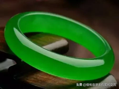 缅甸翡翠玉手镯价格(缅甸翡翠玉手镯到底多少钱一个) 缅甸翡翠玉手镯价格(缅甸翡翠玉手镯到底多少钱一个)