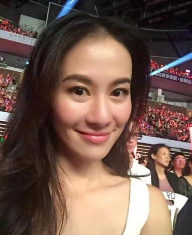 40岁叶璇自曝担心王一博，从名校学霸到遭群嘲，她其实活得真实