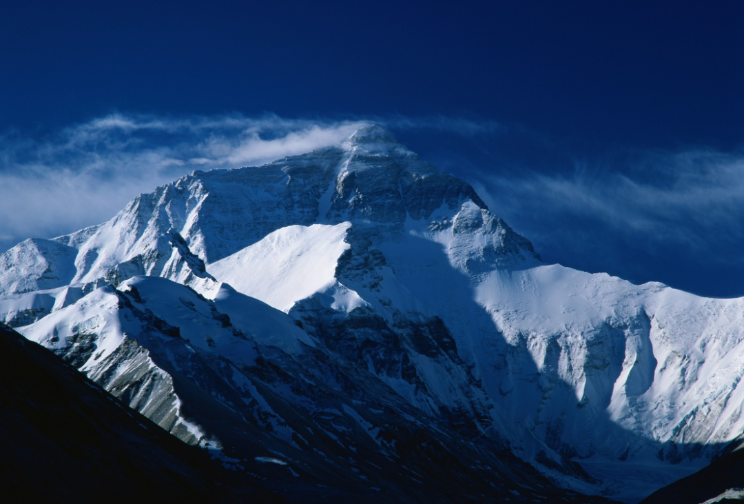 结果证明,哪怕是攀登珠穆朗玛峰,我们也根本无法看清地球弧线.
