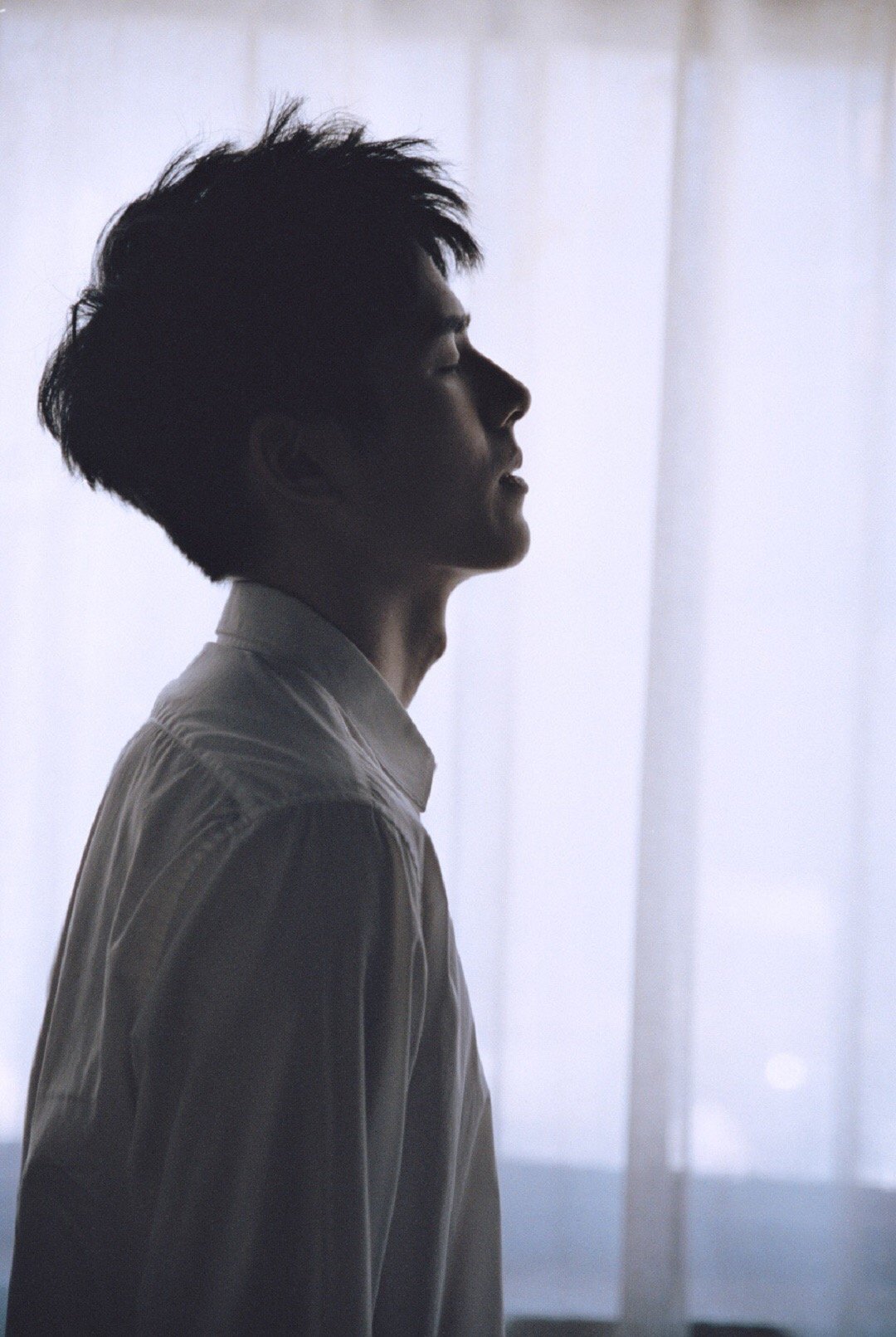 男生拍照:简约又帅气的姿势和技巧,会拍照的男生都这么拍