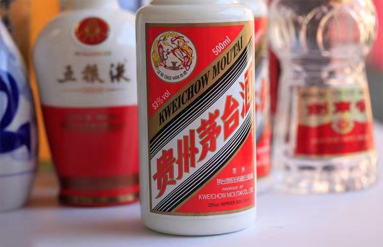 高端白酒只有茅臺(tái)和五糧液？行家笑了，這5種白酒一點(diǎn)不比它們差