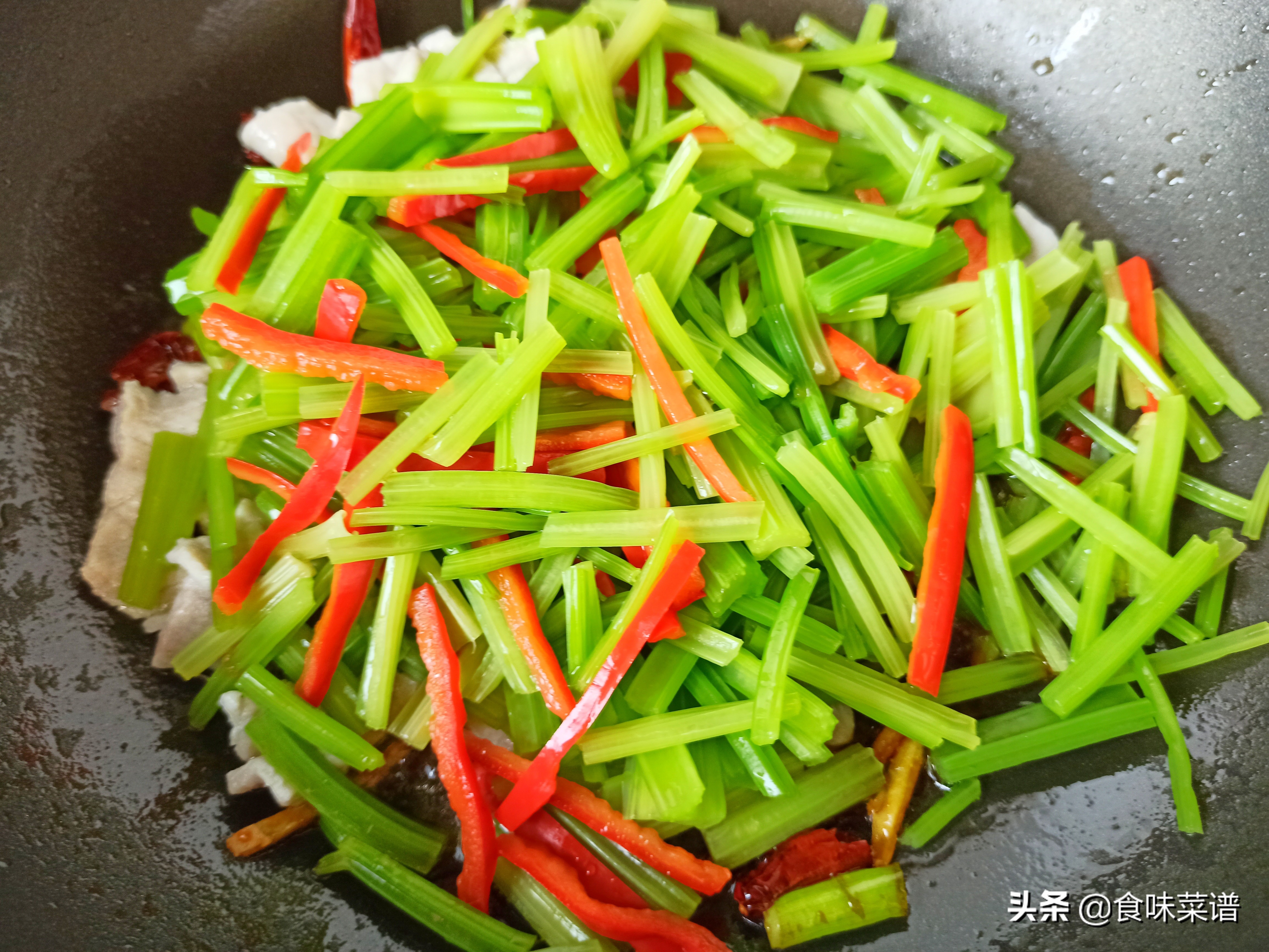 芹菜炒肉的做法,芹菜炒肉的做法家常菜