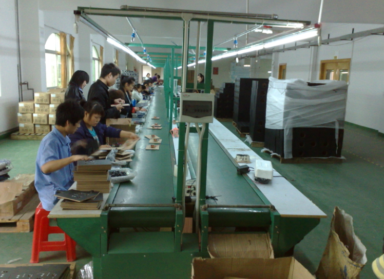 央视曝光职业学校乱象，想拿毕业证先交580，实习期也要交伙食费