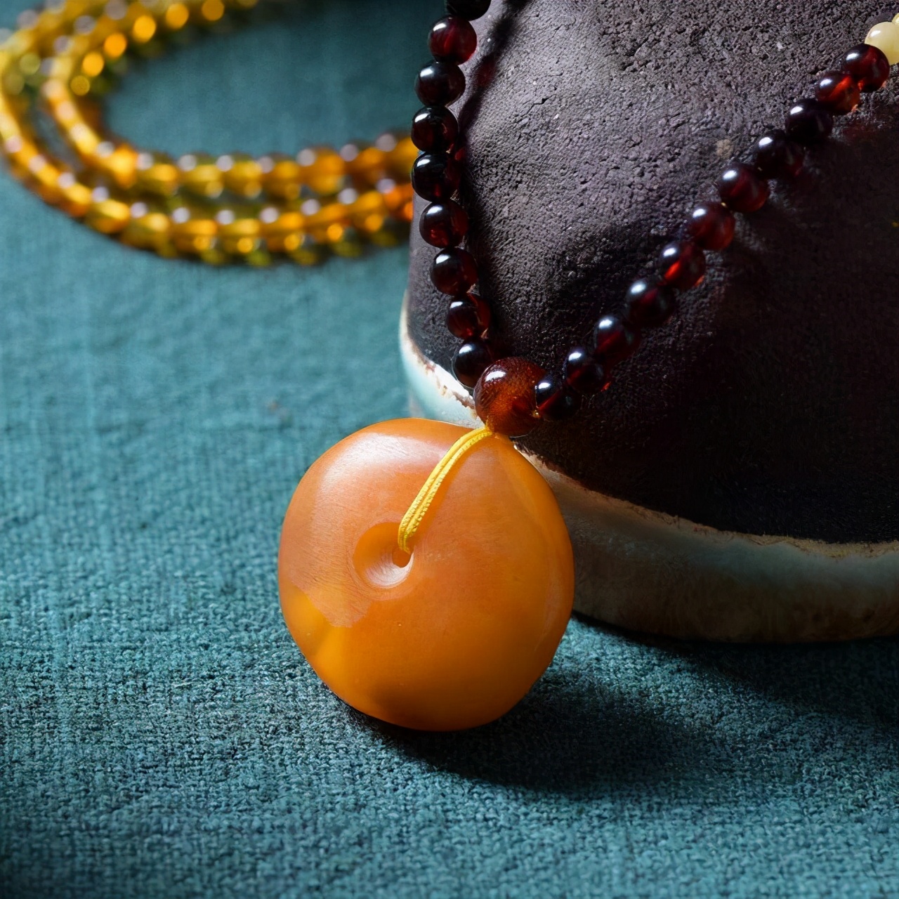 琥珀蜜蜡的盘玩和保养