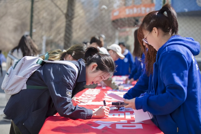 2021年大学生“生活费”等级表出炉！网友看完不淡定了：天地之差