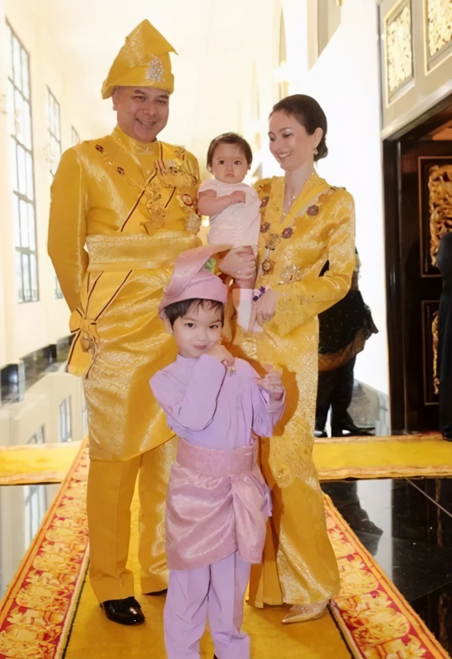 皇家共享小公主(马来西亚王室最受宠的小公主)