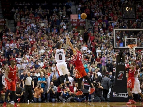 nba有哪些一球成名(NBA一球成名瞬间：艾弗森晃过乔丹奠定地位，特雷杨一球打破质疑)