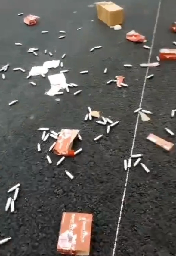 一夜吸食480瓶“笑气”，三男一女被拘留！什么是“笑气”？