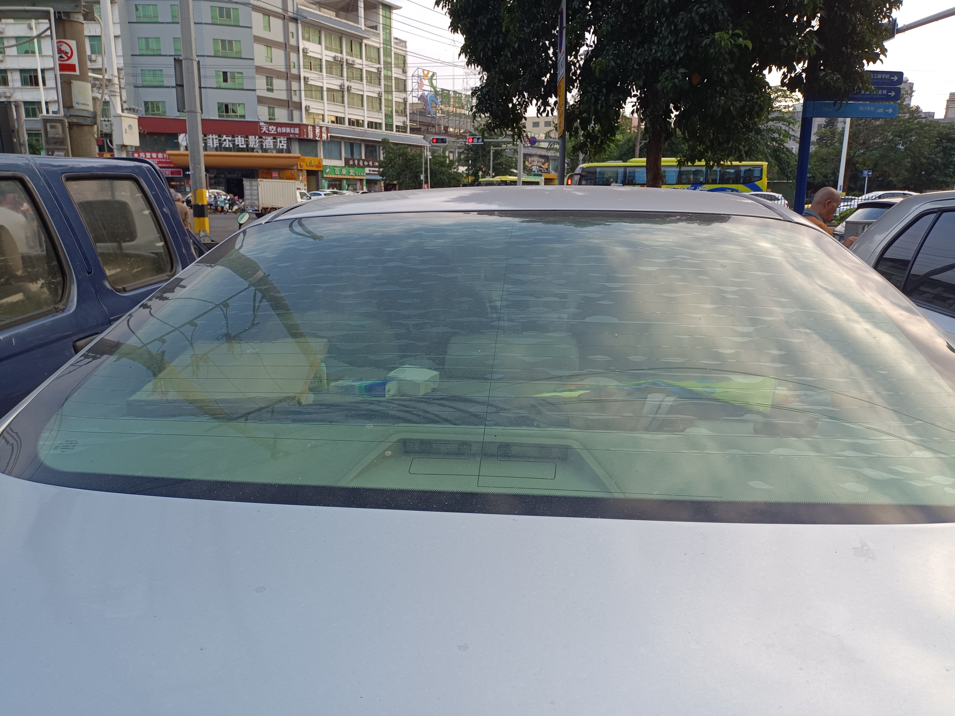 4S店赠送汽车车窗隔热膜，有效阻挡紫外线保护车内环境