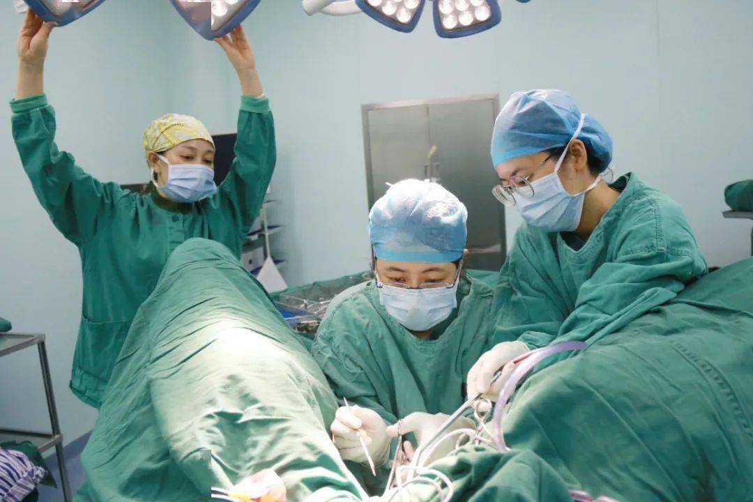 医生提醒：屁股上有痘痘，痘痘中长着毛，要注意，小心会癌变