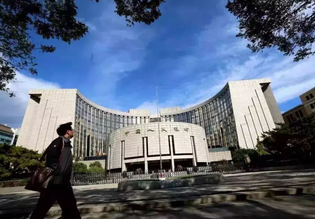 央行为何大幅度降低存款利率，不鼓励往银行存钱了？原因有3点