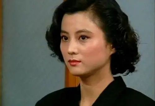 中国8大美人今昔颜值对比，有人整容颜垮，有人优雅老去，差距大