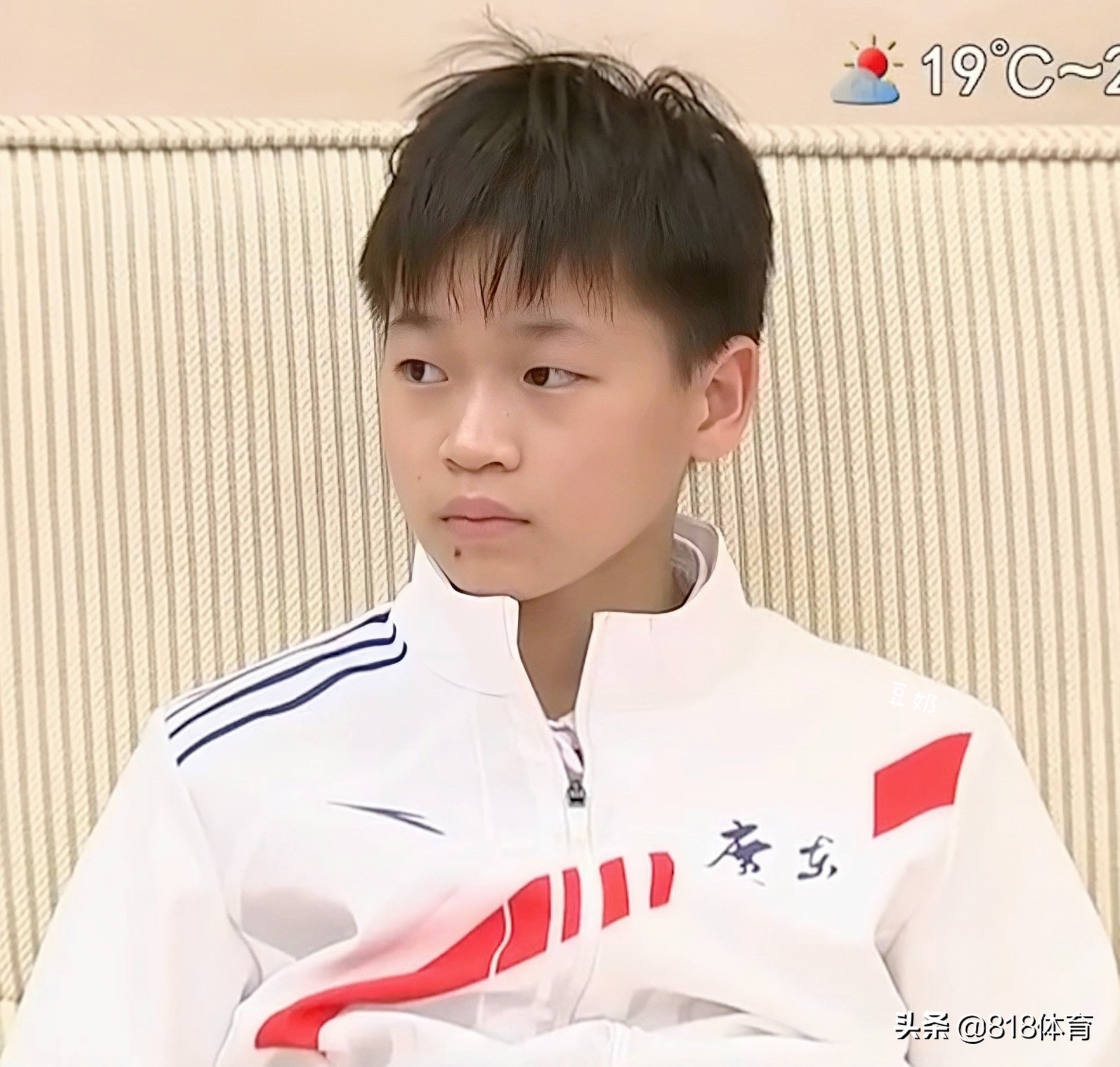排面!全红婵回广州书记市长亲自接见,红姐坐主位埋头看书掩饰紧张