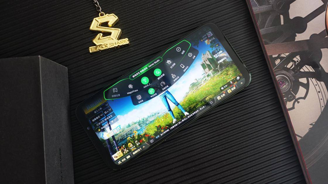 这可能是看电影最爽的手机。是鲨鱼游戏的手机2深度的体验。