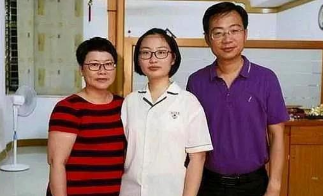 福建最贵高考状元，凭一己之力改变家人命运，光奖学金就有100万
