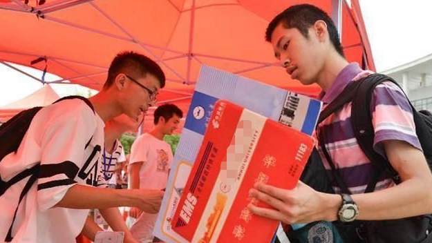 高考没过本科线，却收到多所大学的录取通知书？过来人劝你要当心