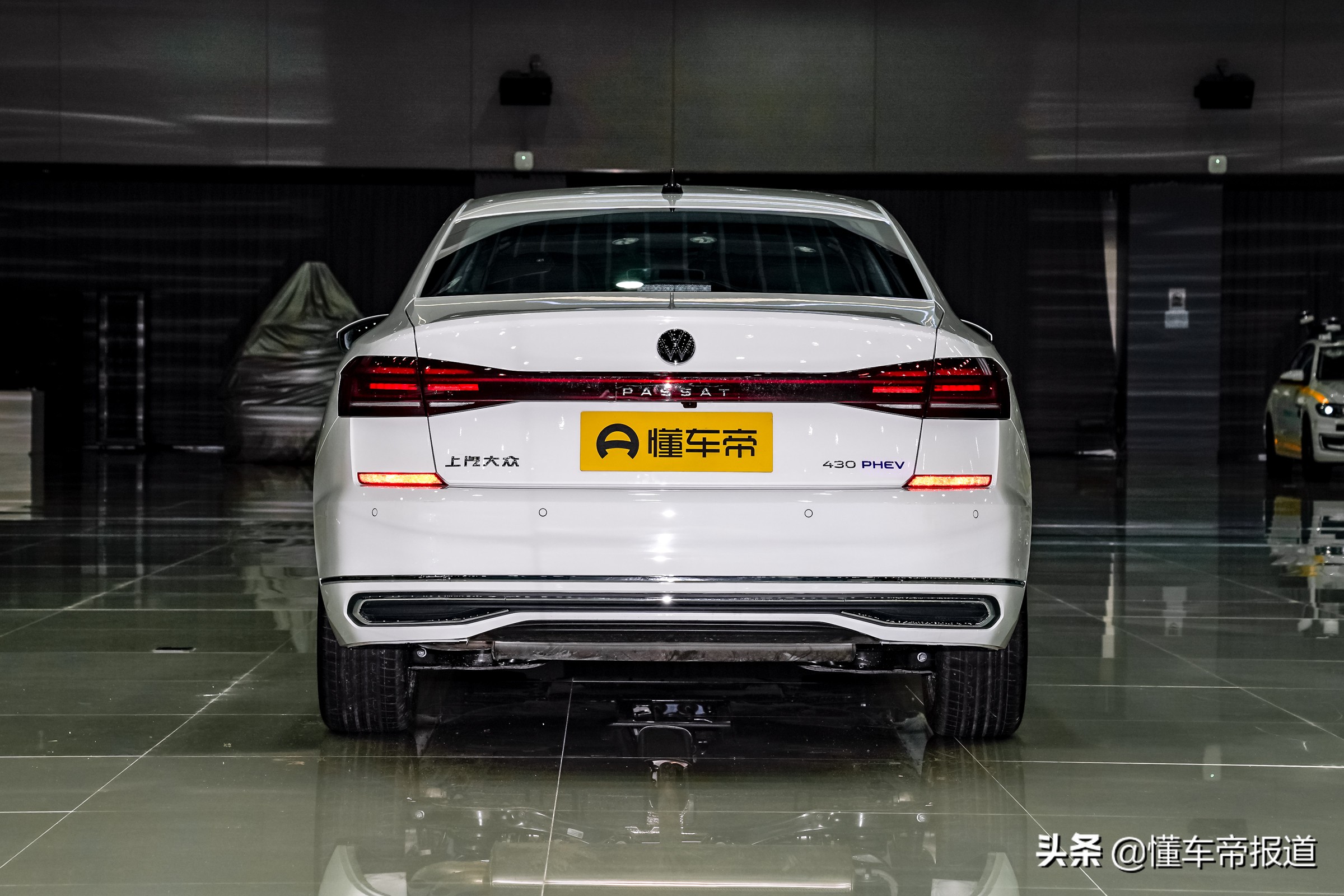 新车 | 上汽大众新款帕萨特正式亮相，提供两种外观风格，车长增加