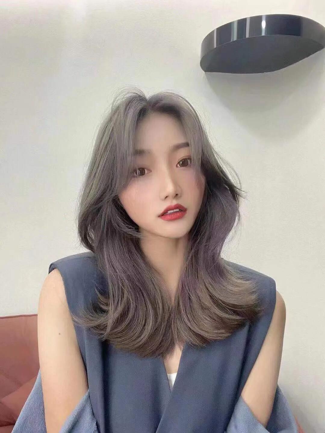 烫发后怎么打理头发？