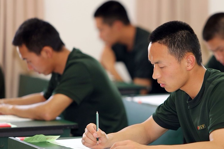 高校“新生”身份引争议，北交大录取4064人，有1033人是复读生