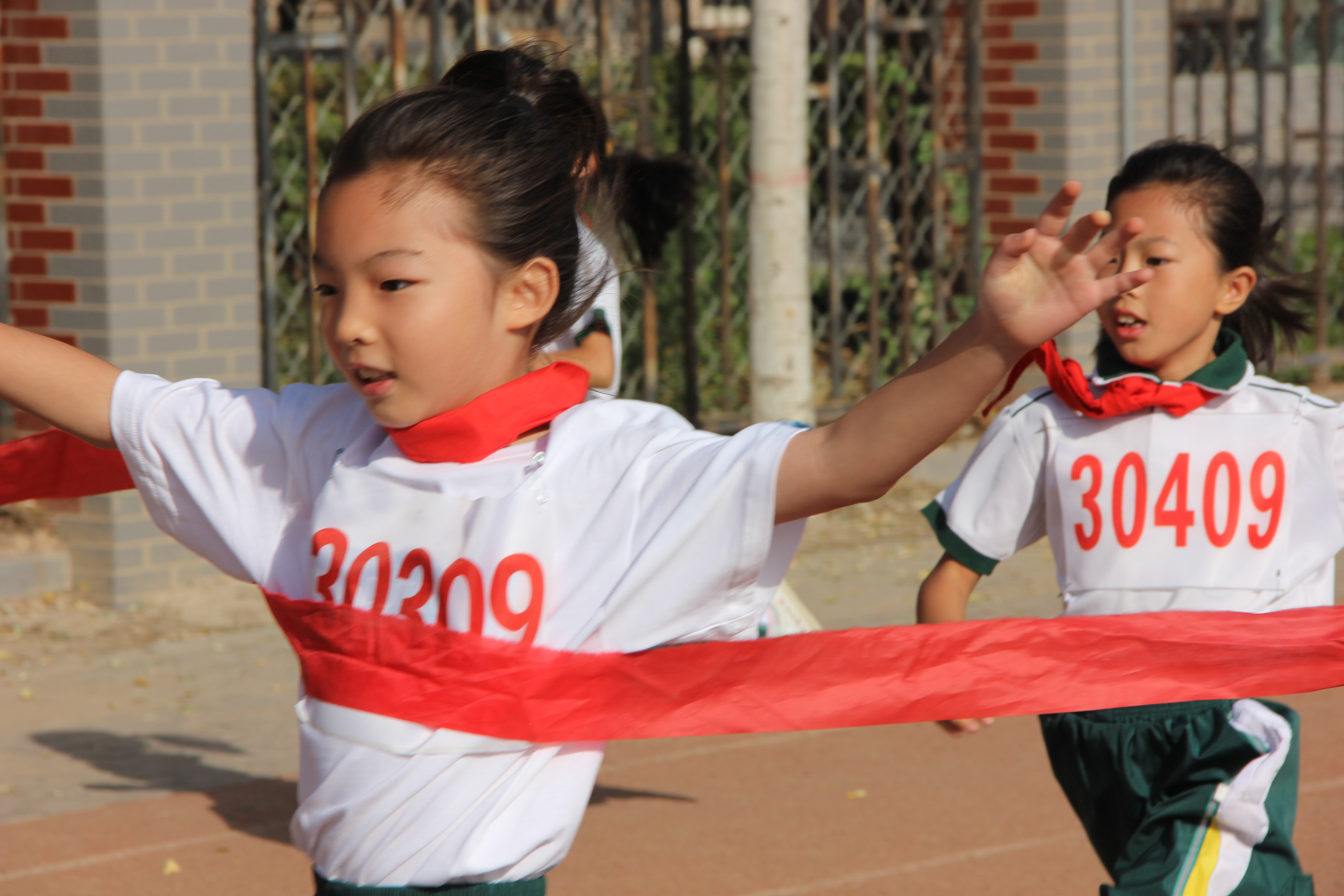 学校运动会，争的是一份快乐