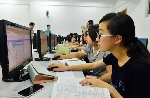 我国5所“袖珍”大学，校园面积小而精，学生表示一眼就能望到头