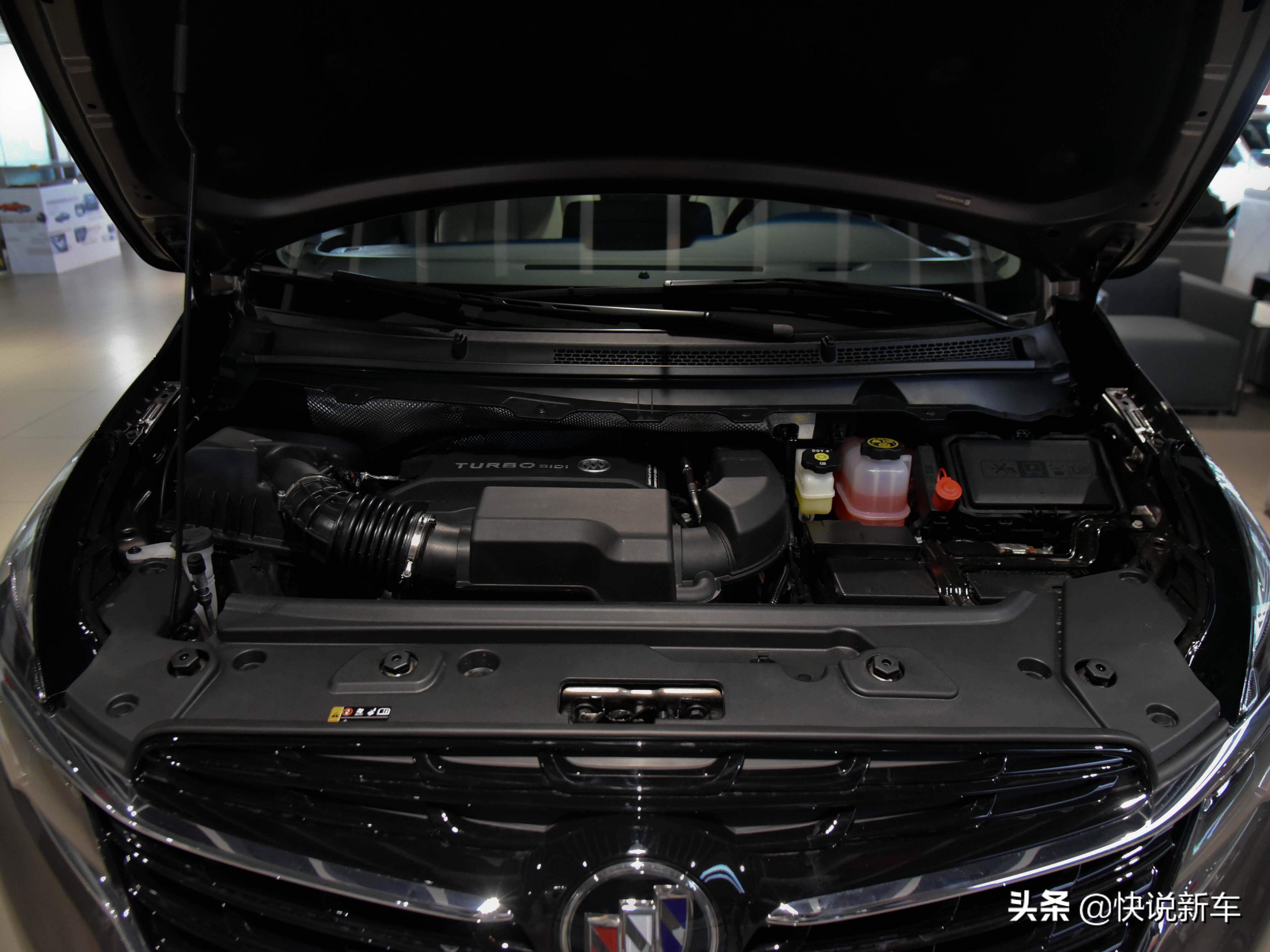 别克GL8 陆上公务舱，配2.0T+9AT，23万起月销破万