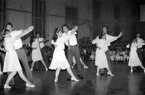 1978年，护理员持枪击杀3人、击伤1人，被判死刑，万人为她鸣不平