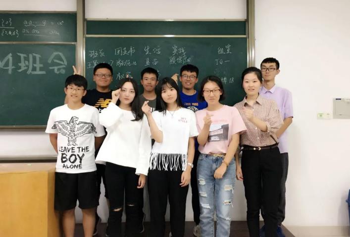 为什么进入大学后，学生都想当班干部？这3个职位有“特殊待遇”