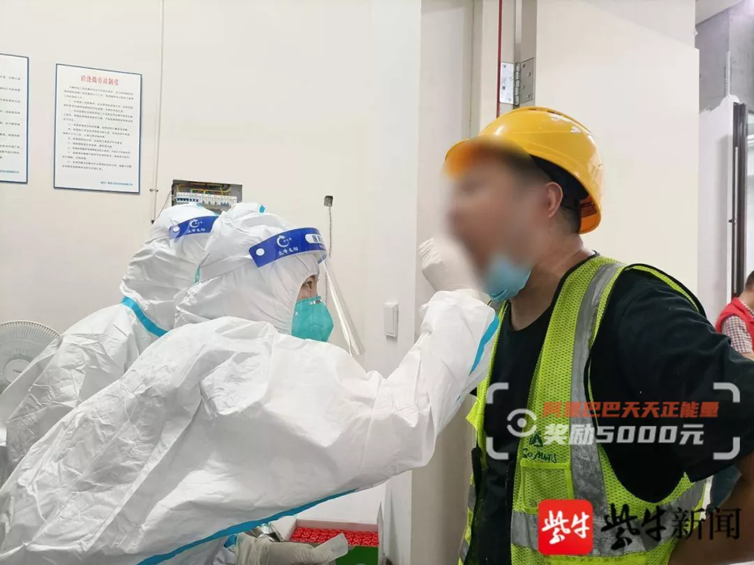 顶着满头染发剂救人的女医生找到啦：有点害羞，当时顾不上形象