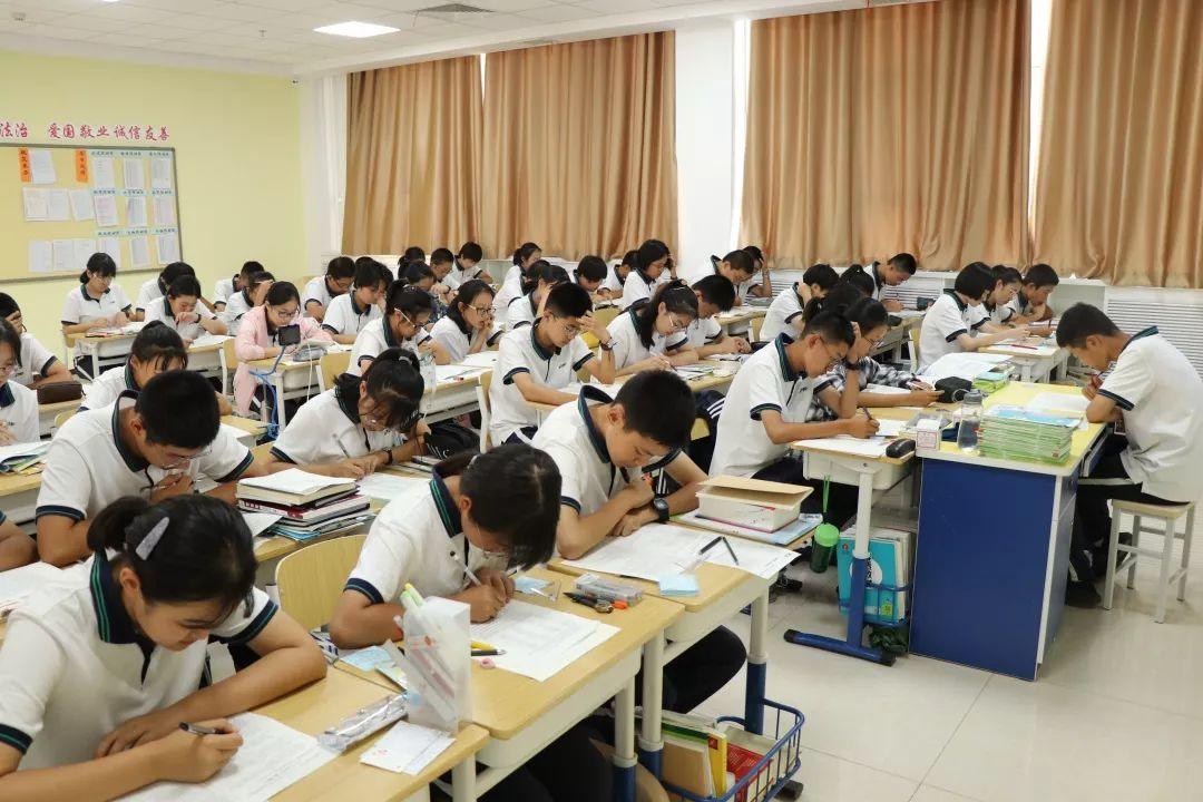 河南学霸689分，高中一直住校，妈妈透露：孩子有3个学习亮点