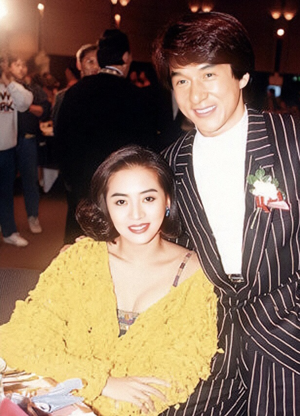 梅艳芳罕见照：从4岁到40岁，34张照片看尽“女人花”短暂的一生