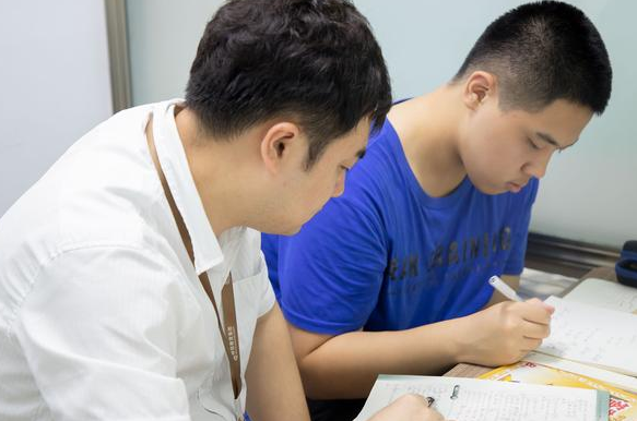 考生高考成绩不到500分，被武汉一所211大学录取，很多人不看好