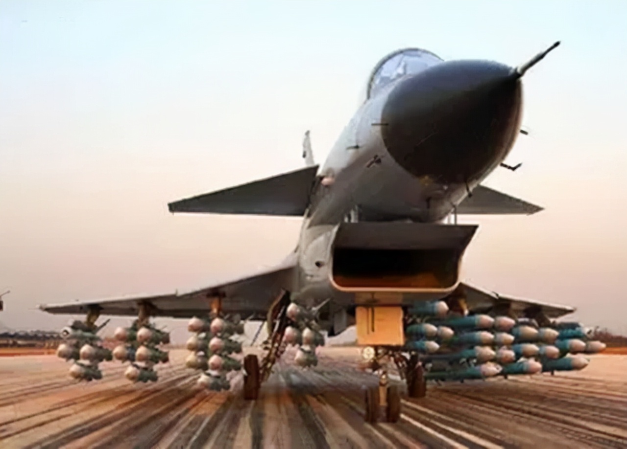 王伟牺牲20年，妻子仍在等他返航，儿子今成海军军官，已服役4年