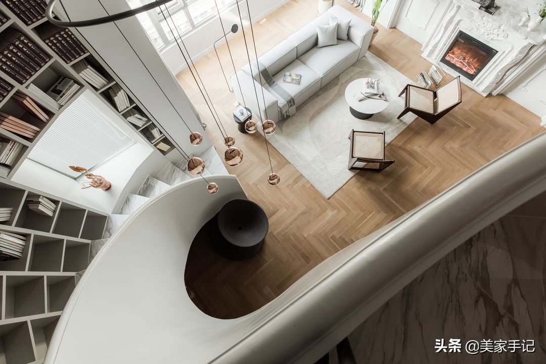 成都夫妻家中的高级场面：凭一个楼梯就圈粉无数，职住一体太爽了