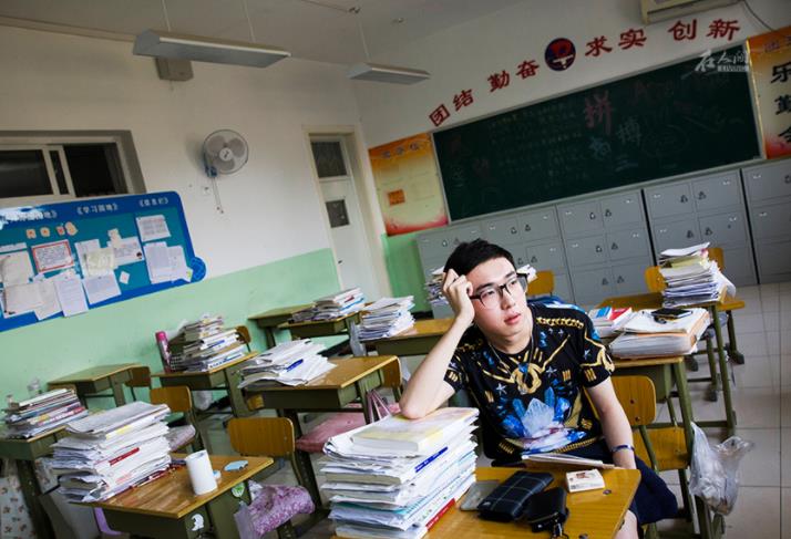 奶奶心系孙子高考成绩，梦到他考了666分，成绩出来后激动不已