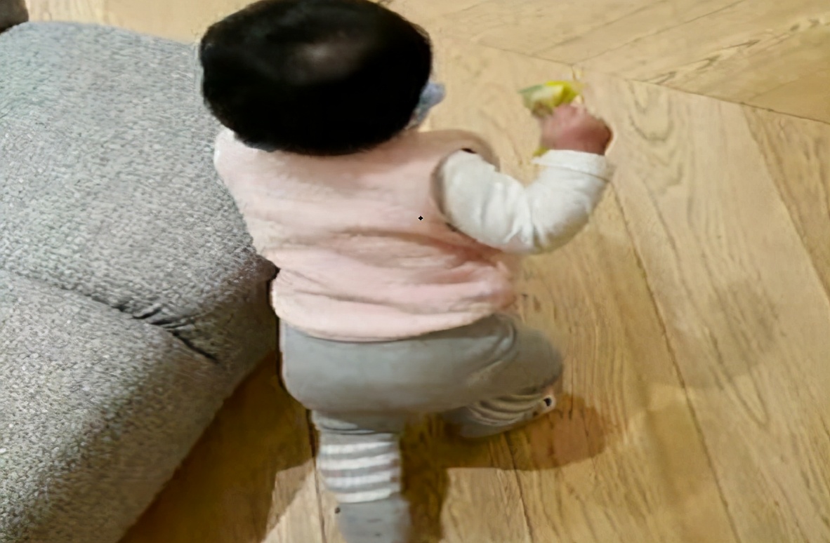 陈赫二胎过生日，朋友竟送“五年高考三年模拟”，网友：多损呢