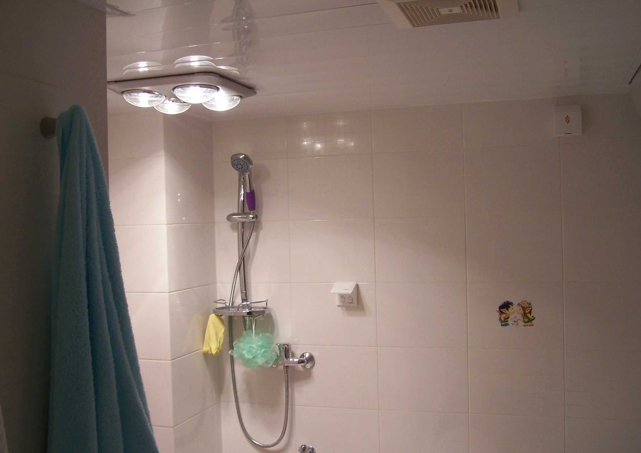 灯暖浴霸和风暖浴霸，使用体验有什么不同？家庭使用选哪一种好？