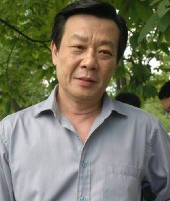 寇世勋照片(娶了2个老婆,楼上楼下相处和谐,67岁的寇世勋有何魅力?